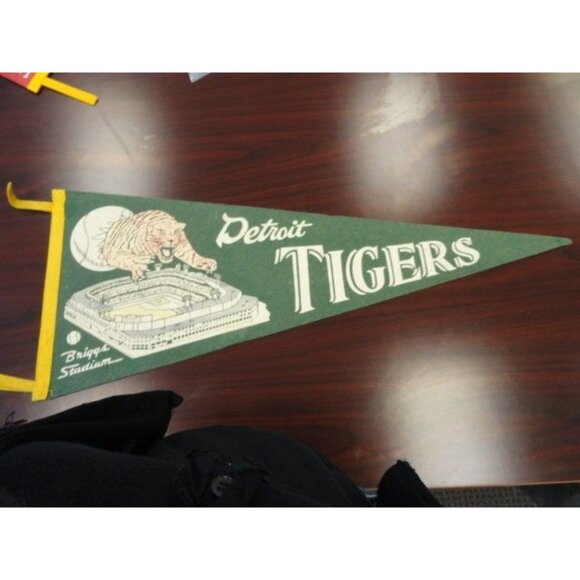 Vintage 1950’s Pennant Briggs Stadium Detroit Tiger Baseball Tiger 28″ x 12″